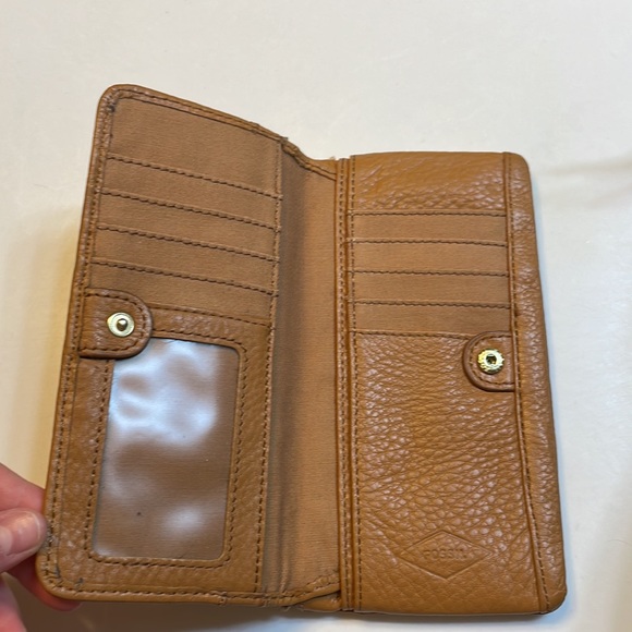 Brown Fossil Wallet - Picture 2 of 3